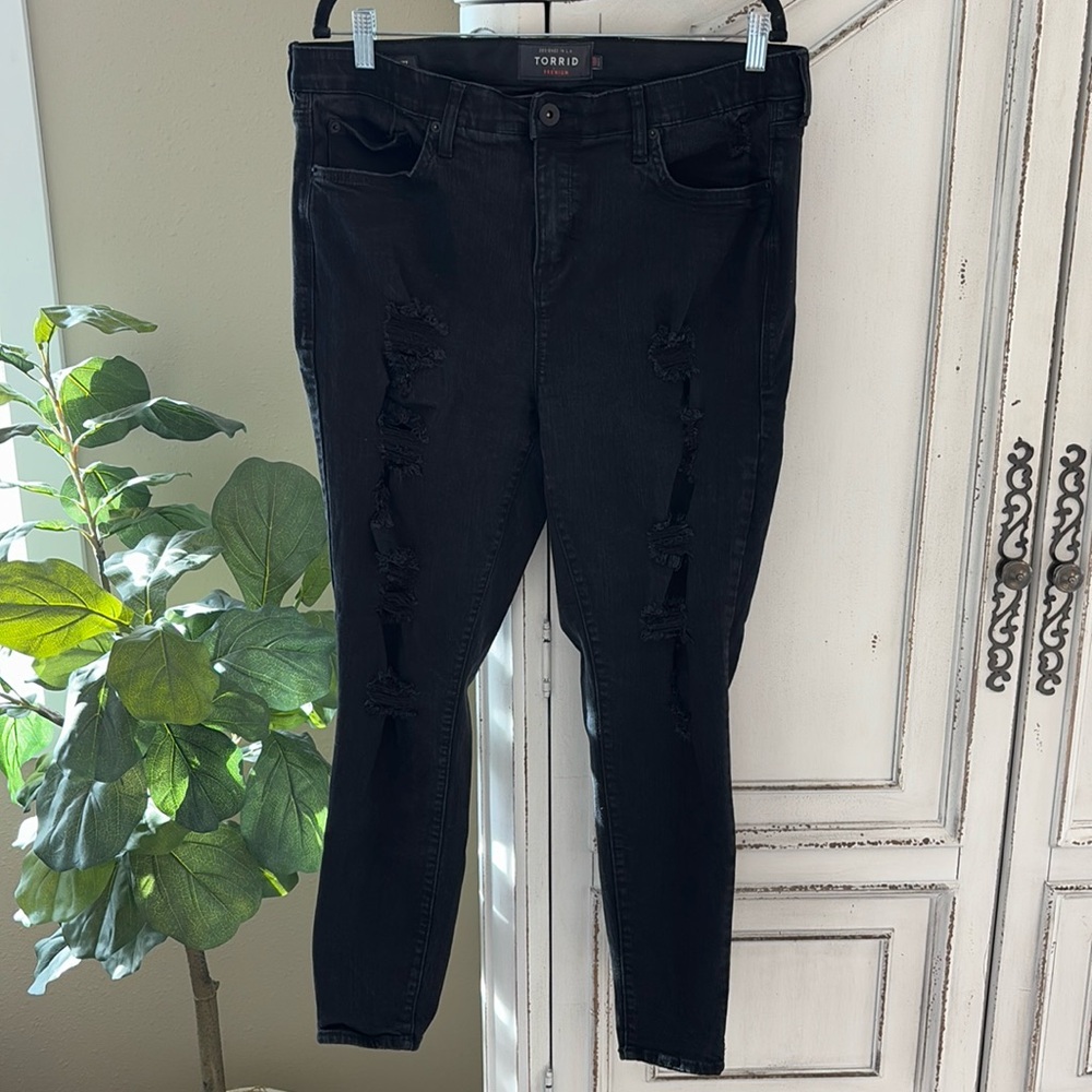 Torrid Sky High Skinny Size 18R Black Distressed Jeans